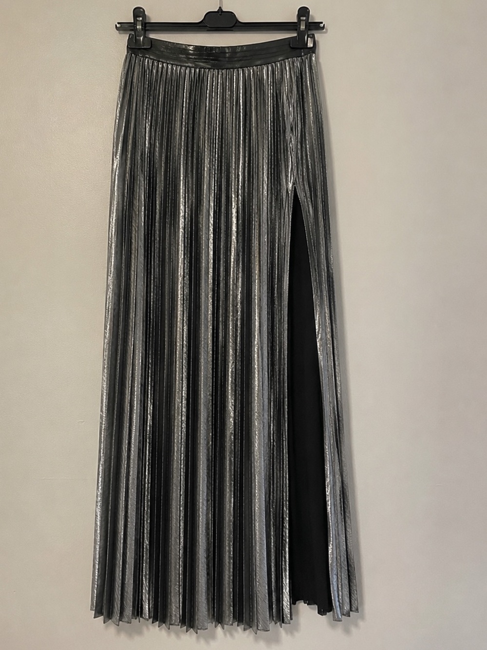 NWT Retrofête Metallic Silver Pleated Maxi Skirt High Slit Glam Skirt Size L - Picture 5 of 7